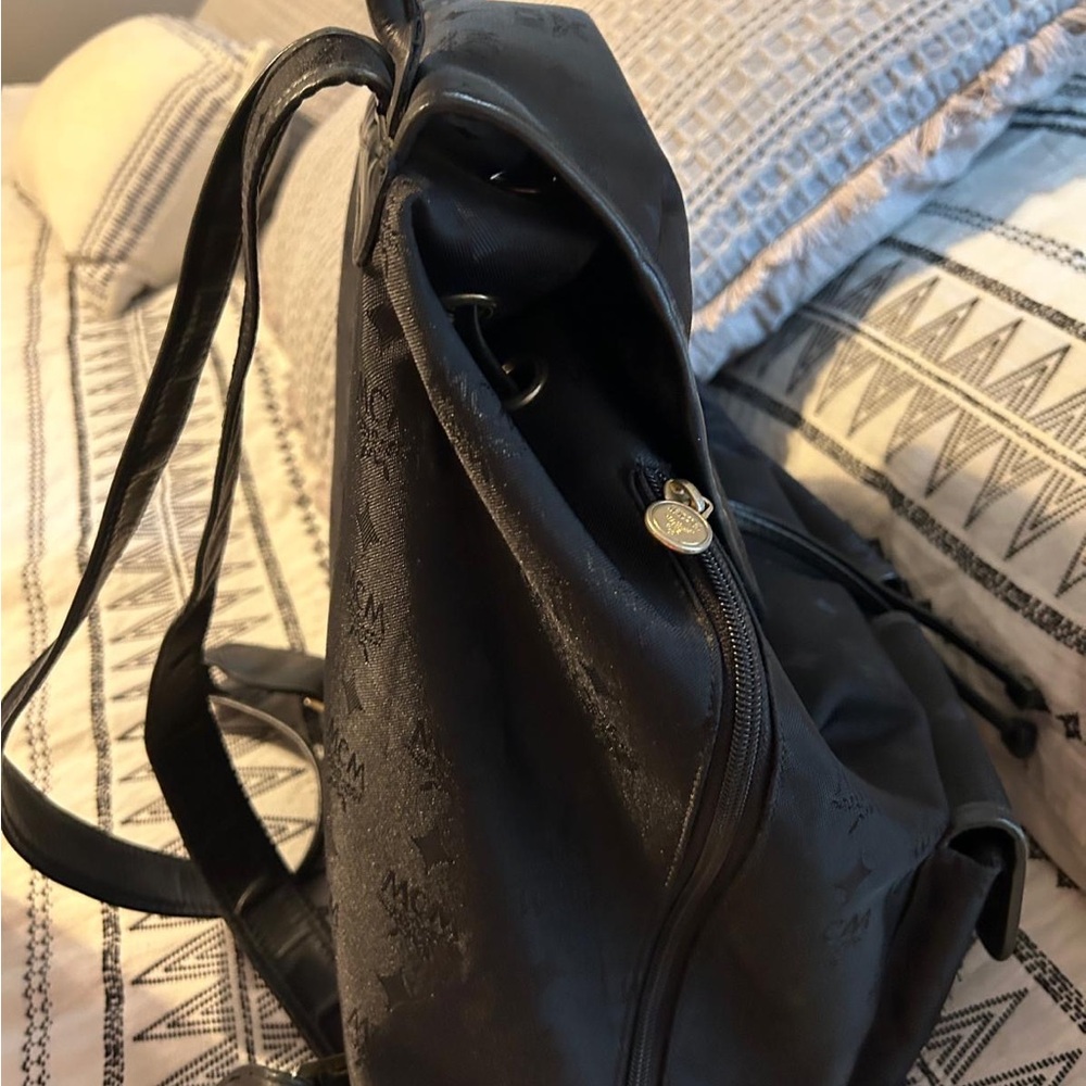 Backpack - Picture 6 of 11